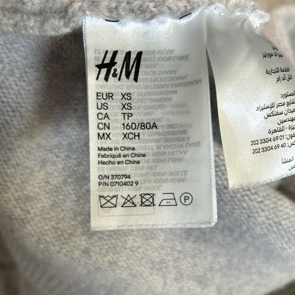 H&M WOMEN WOOL GREY V-NECK WINTER SWEATER - Picture 5 of 5